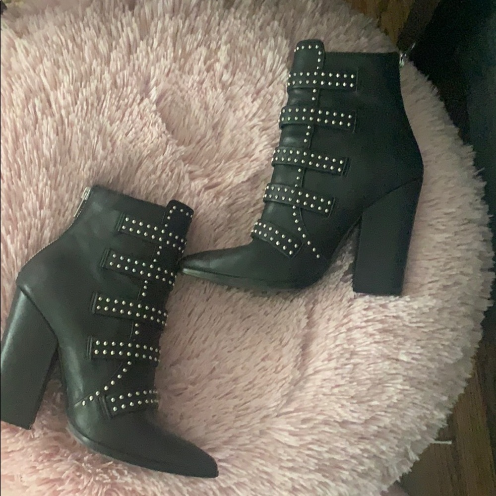 Steve Madden Studded booties